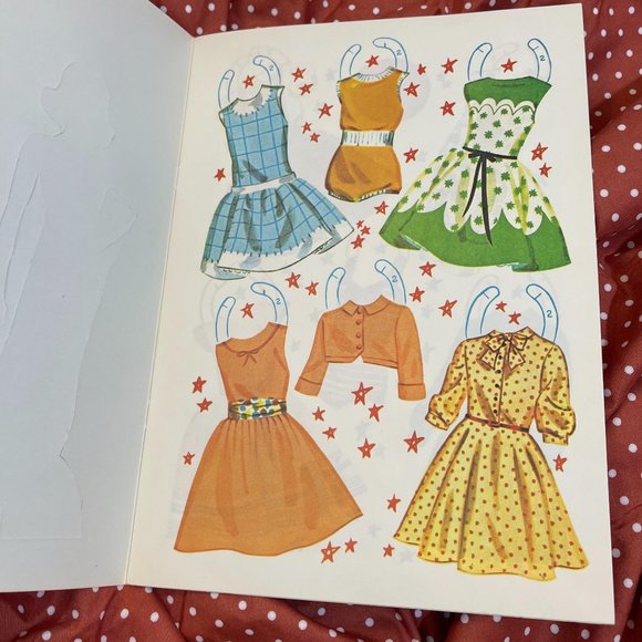 VINTAGE Mitzi and Sissy Paper Doll Book - Picture 4 of 7